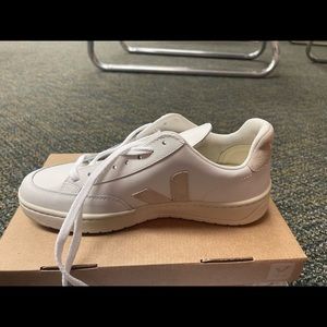 Brand new VEJA V-12 sneakers size 8